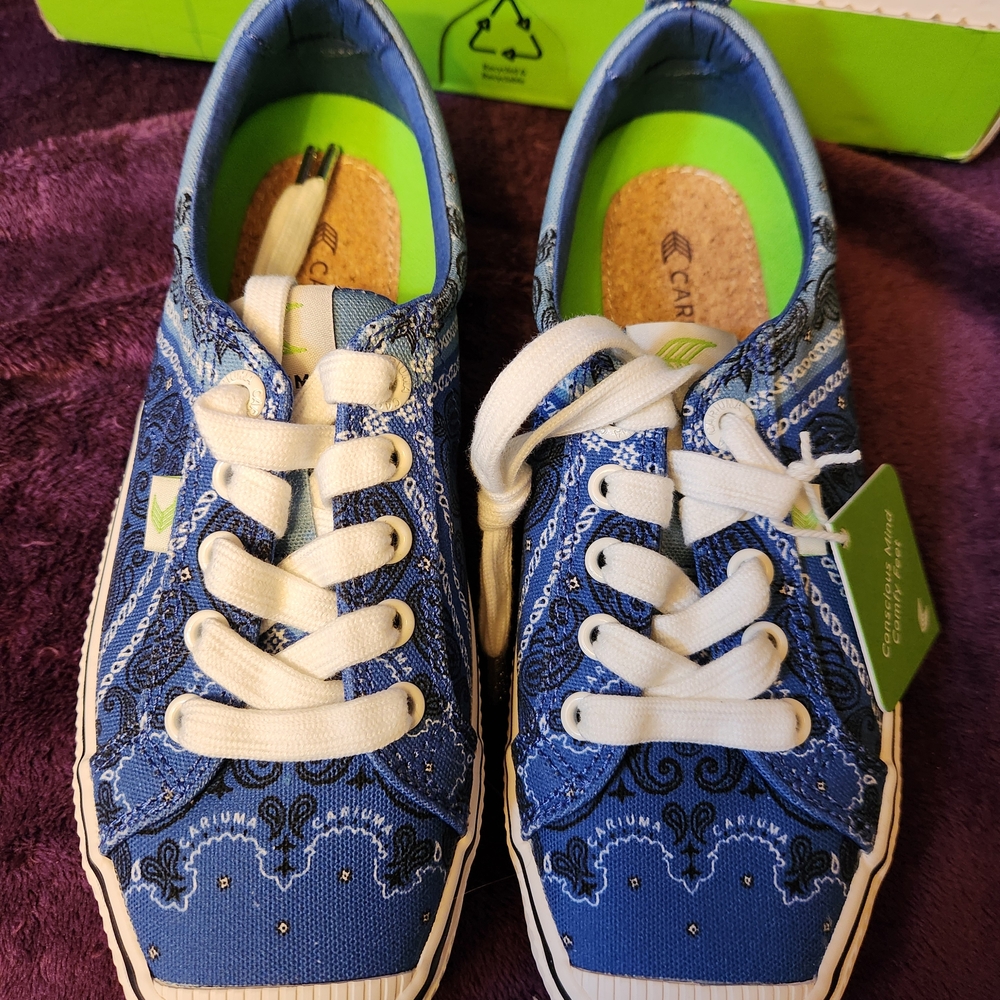 Blue Bandana Cariuma Women's Shoes Size 6.5